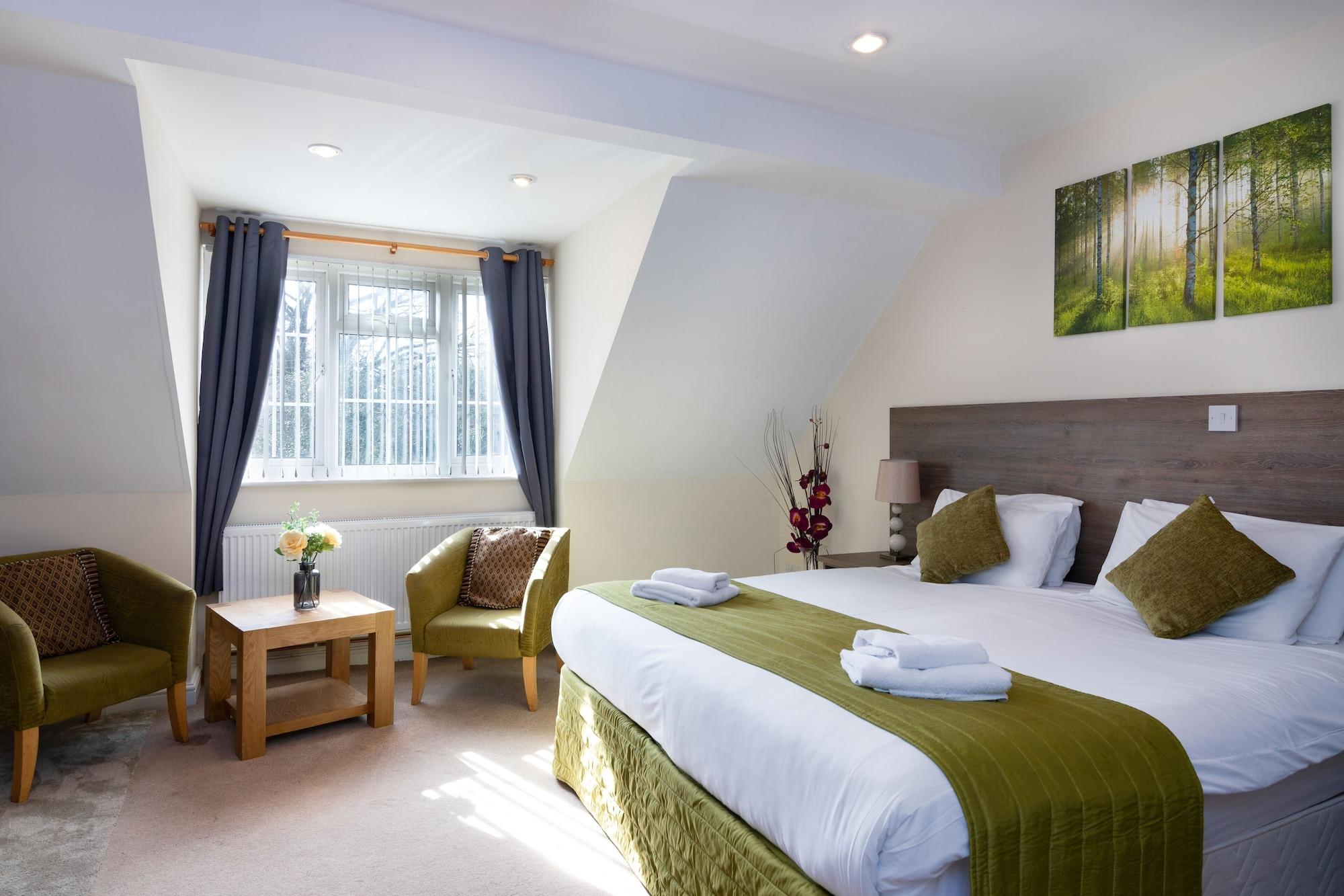 The Limes Country & Admiral Restaurant Hotel