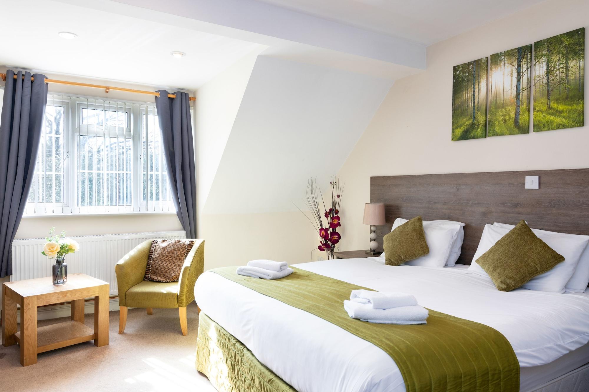 The Limes Country & Admiral Restaurant Hotel